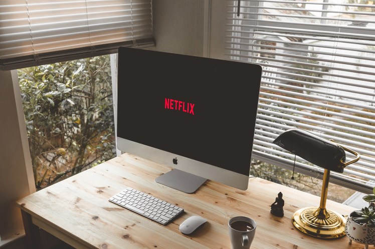 netflix-week-end-unsplash-claybanks