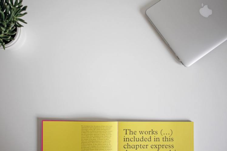 photo-1513106021000-168e5f56609d